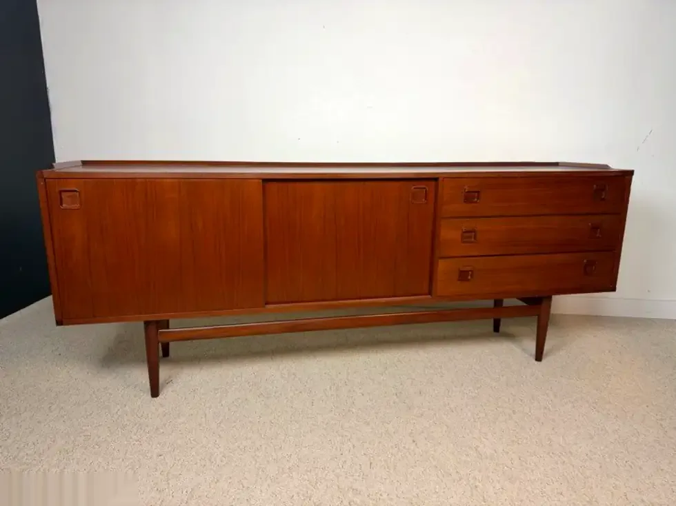 Enfilade en teck des années 1960 rachetée par Vintage by Gabriel à Toulouse