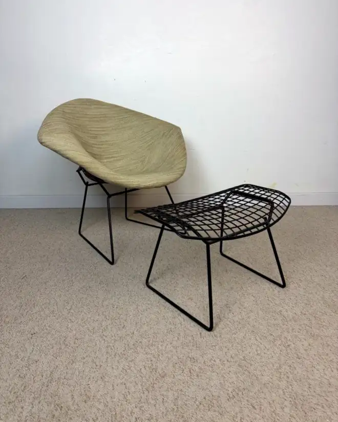 Fauteuil Diamond en fil d'acier et son repose-pieds, assise design du XXe siècle